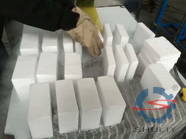 How Much Is A Pound Of Dry Ice? Dry Ice Machine Manufacturer 1 Dry-ice-blocks-with-different-thickness