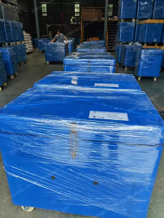 Large dry ice storage boxes