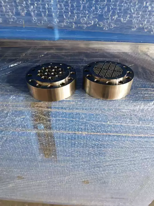 Dry ice pellet molds